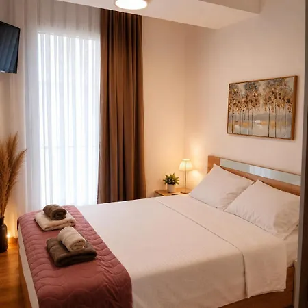 Solu Apartments With 2 Private Parking ,Fast Wi -Fi, New Building * Szkopje