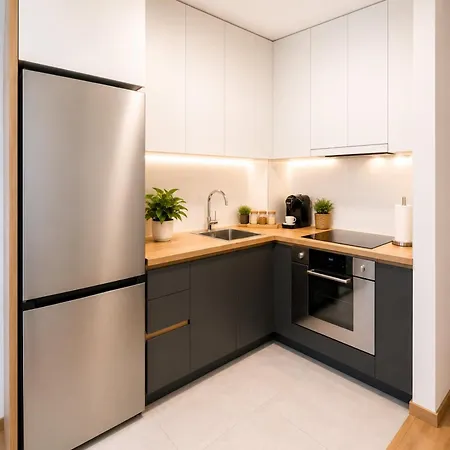 Solu Apartments With 2 Private Parking ,Fast Wi -Fi, New Building Apartman Szkopje