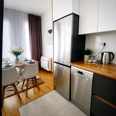 Solu Elegant Apartments Free Parking ,Fast Wi -Fi, New Building * Скопье