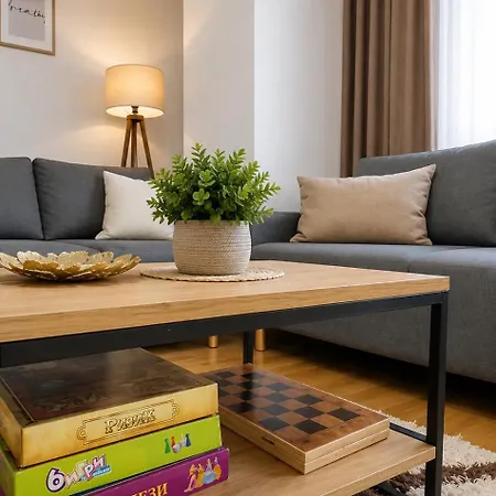 Solu Apartments With 2 Private Parking ,Fast Wi -Fi, New Building Apartman