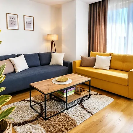 Daire Solu Elegant With 2 Private Parking Fast Wi -fi New Building Üsküp